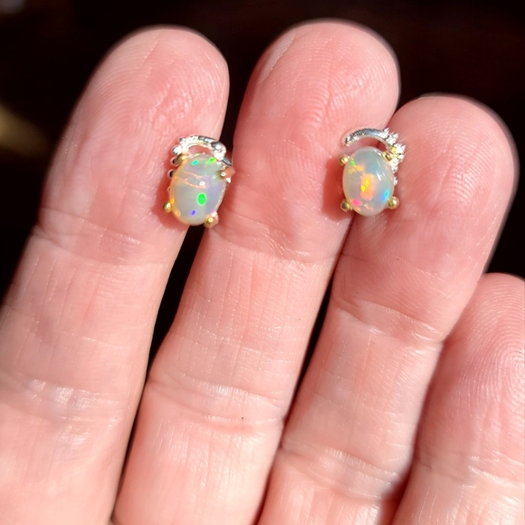Natural Kharma by Avelon Jewelry - 3k Opal sterling stud solitaire earrings